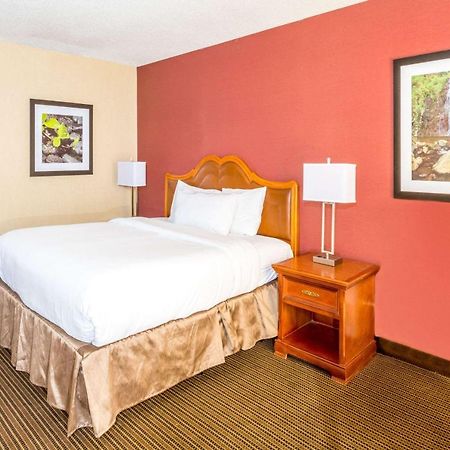 Ramada By Wyndham Salt Lake City North Temple Экстерьер фото