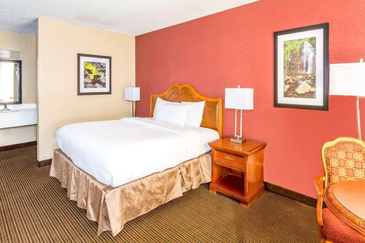Ramada By Wyndham Salt Lake City North Temple Экстерьер фото