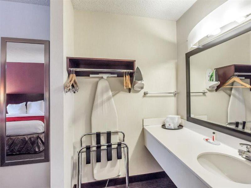 Ramada By Wyndham Salt Lake City North Temple Экстерьер фото