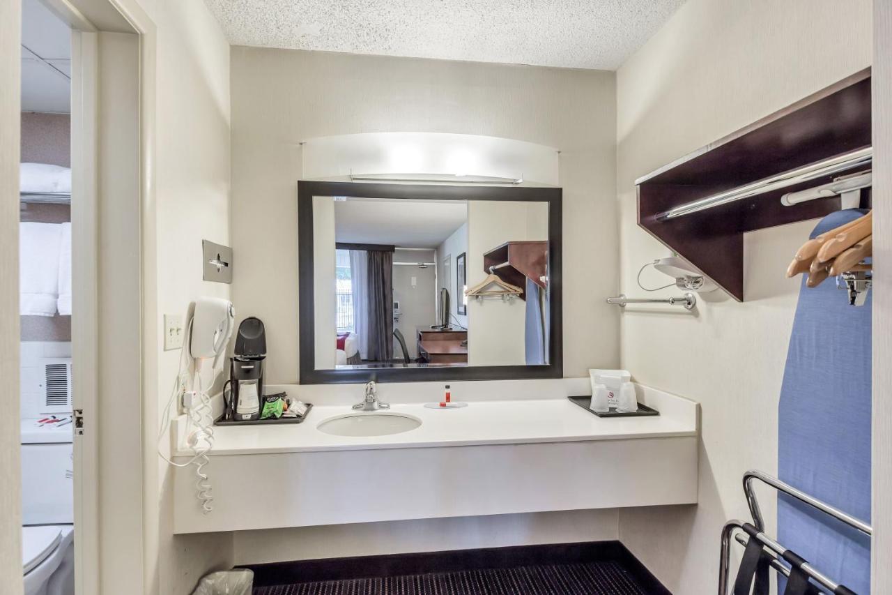 Ramada By Wyndham Salt Lake City North Temple Экстерьер фото