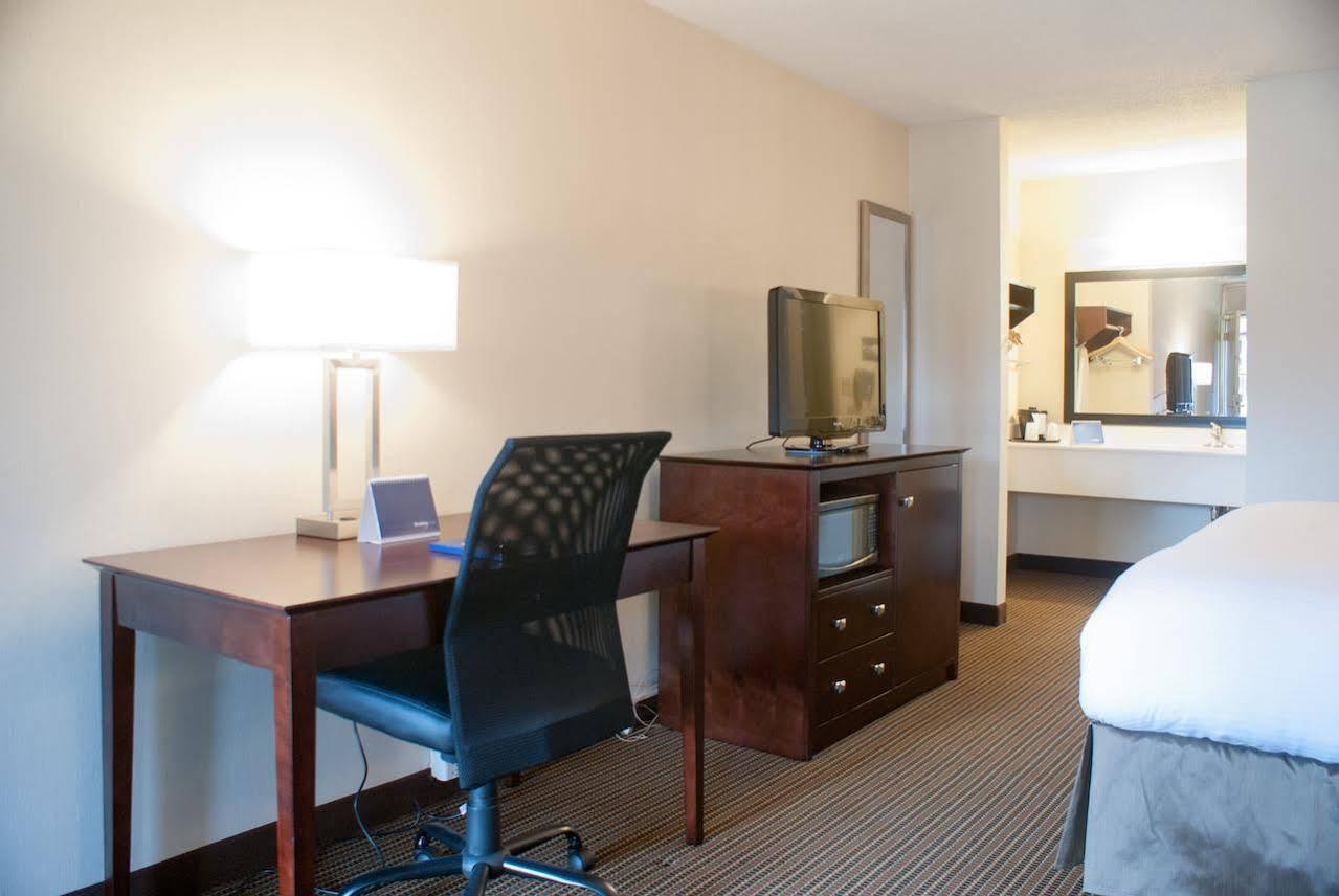 Ramada By Wyndham Salt Lake City North Temple Экстерьер фото